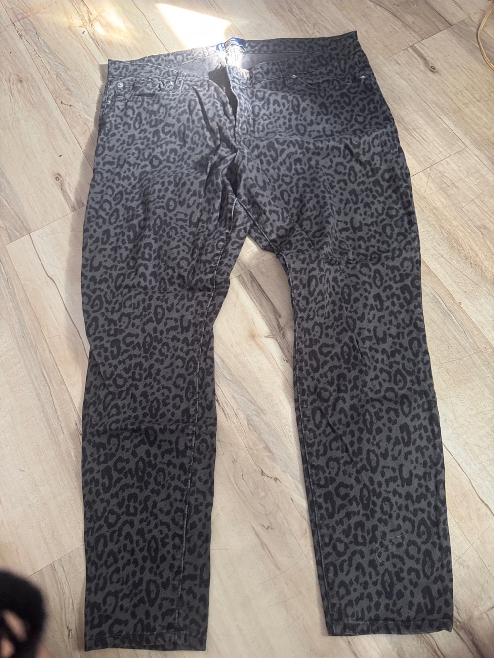 GAP Black & Charcoal Leopard Print Women’s Jeans